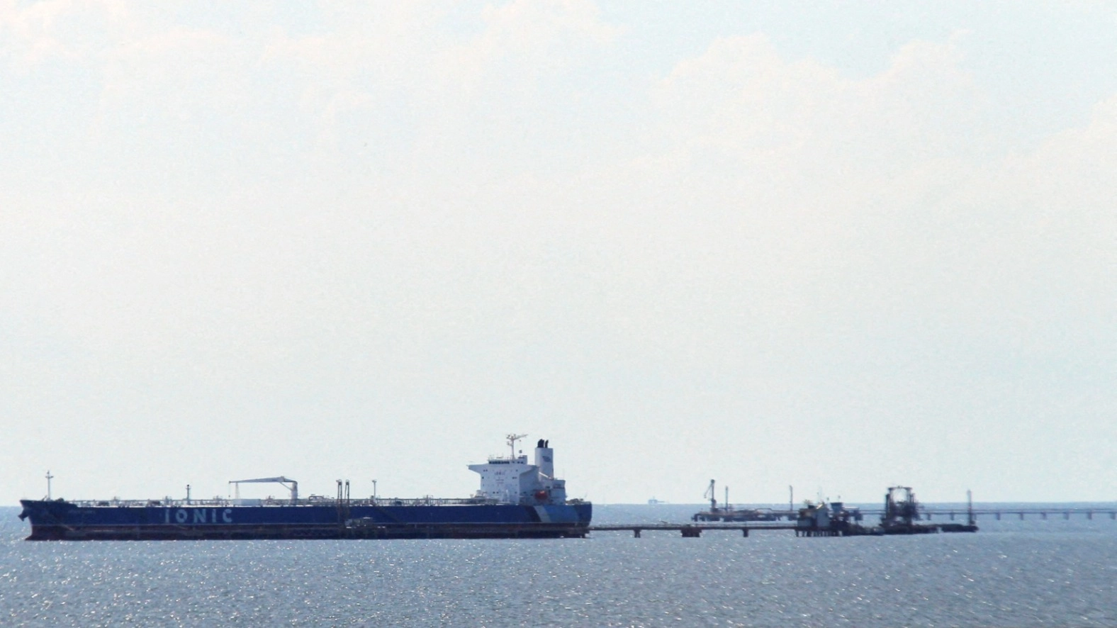 تصعيد أميركي.. ترامب يفرض حصارا بحريا على فنزويلا 