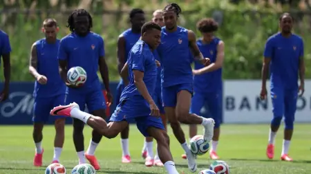 تشكيلة منتخب فرنسا اليوم أمام السنغال.. صراع مشتعل بين النجوم