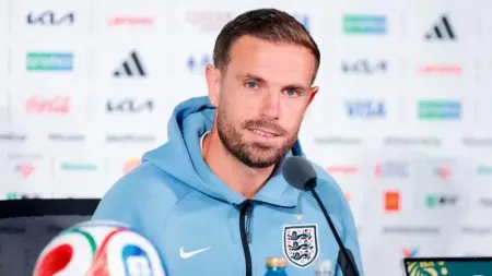 كأس العالم 2026 - جراحة ناجحة لجوردان هندرسون بعد سقوطه في احتفالات إنجلترا بعد الفوز على المكسيك