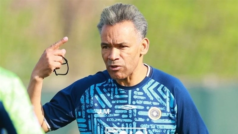 مساعد مورينيو السابق.. الشارقة الإماراتي يعلن خوسيه مورايس مدربا جديدا 