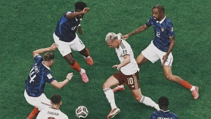 من مدرجات المشجعين إلى نهائي كأس العالم (إكس) من مدرجات المشجعين إلى نهائي كأس العالم (إكس)