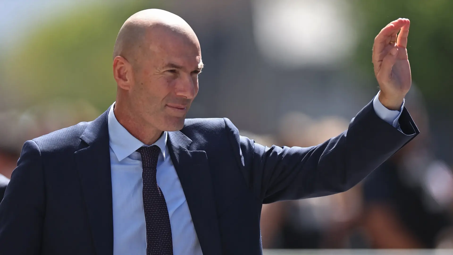 زيدان يقود أول تدريب مع منتخب فرنسا (رويترز) زيدان يقود أول تدريب مع منتخب فرنسا (رويترز)