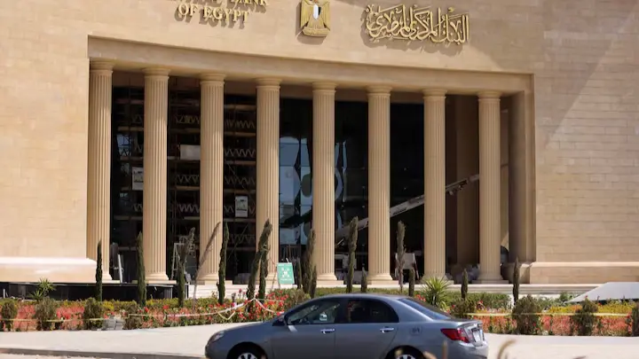 تحرير سعر البنزين في مصر.. التحدّي الخفي أمام دورة خفض الفائدة