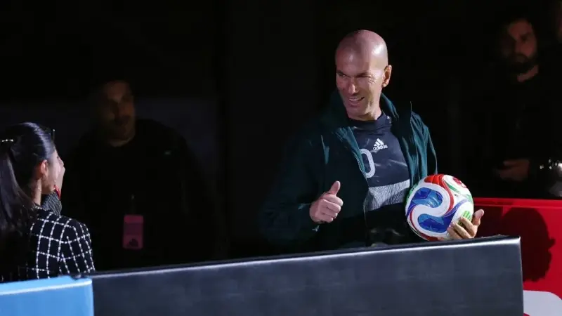 زين الدين زيدان يلمّح إلى اقتراب عودته للتدريب.. هل يقود منتخب فرنسا؟