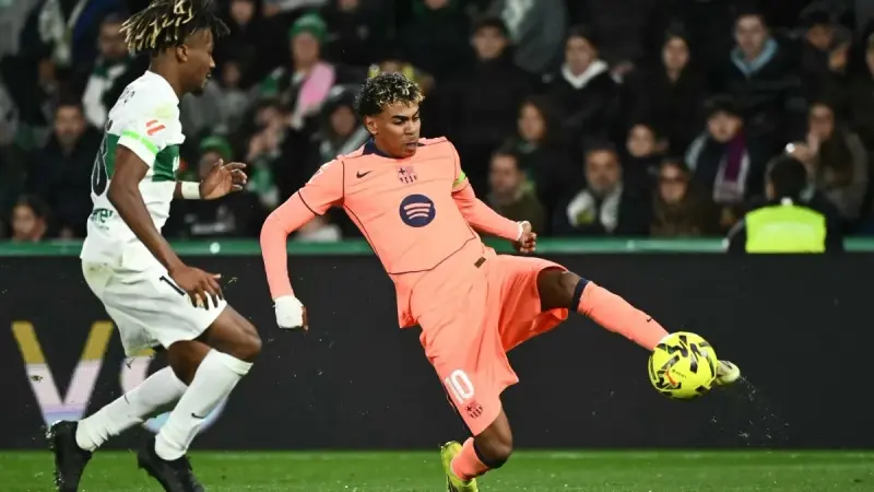 معلق مباراة أتليتكو مدريد وبرشلونة.. صوت مخضرم