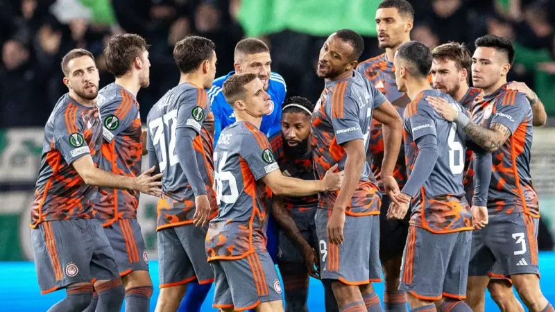 القنوات الناقلة لمباراة فنربخشة وأوليمبياكوس اليوم مع موعد المباراة والتشكيلة.. هل يطيح المغاربة بالأتراك؟