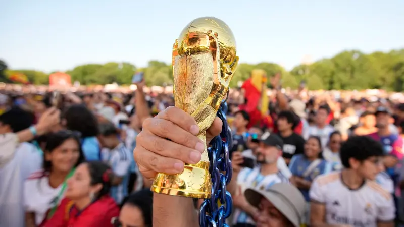 كأس العالم 2030 - النهائي بين إسبانيا والمغرب.. "فيفا" يبدأ جولات تفقدية لحسم الملاعب