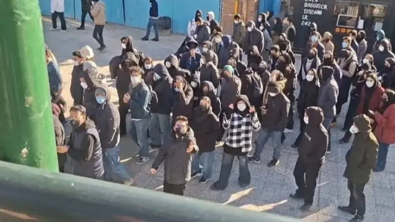 فيديو - طلاب إيرانيون يجددون احتجاجاتهم بشعارات مناهضة للمرشد الأعلى