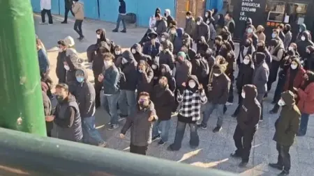 related_news_inside_blogsفيديو - طلاب إيرانيون يجددون احتجاجاتهم بشعارات مناهضة للمرشد الأعلى