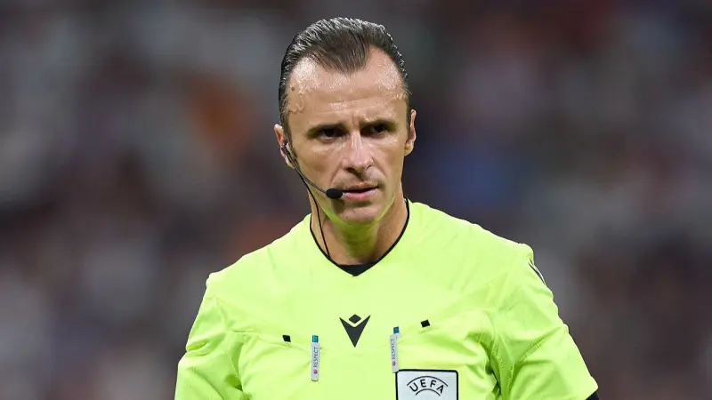 حكم مباراة النصر والأهلي اليوم.. صافرة بوسنية تقرر الكلاسيكو