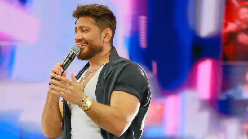 تامر حسني يوجه رسالة تقدير لأكرم ناجي بعد كليب "عايزك توعديني"