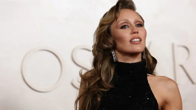 صور - أفضل إطلالات السجادة الحمراء في حفل جوائز الأوسكار 2025