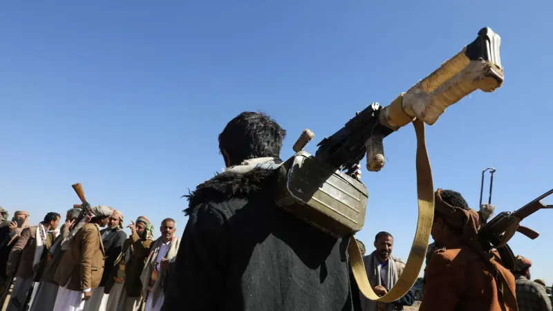 إطلاق نار على سفينة تجارية قرب نشطون باليمن