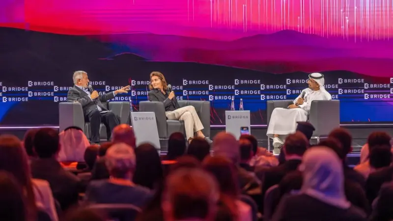 خبراء يناقشون تحديات عصر الأخبار المضللة في قمة بريدج 2025