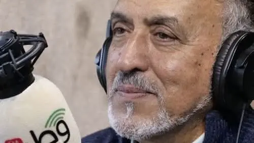 مسيرة أدبية حافلة.. من هو الشاعر السوري حسان عزت؟