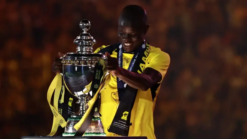 هل أخلفت إدارة الاتحاد وعدها؟ وكيل نغولو كانتي يوضح تفاصيل الأزمة