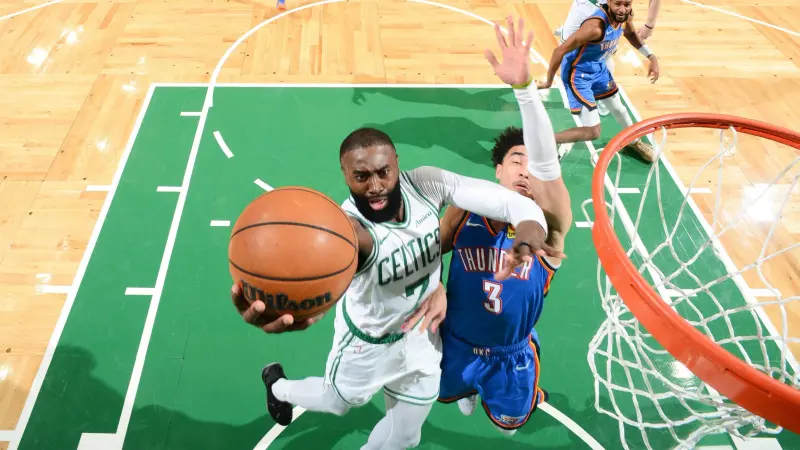 سلتيكس يُسقط حامل اللقب وسبيرز يحقق فوزه الـ7 تواليا