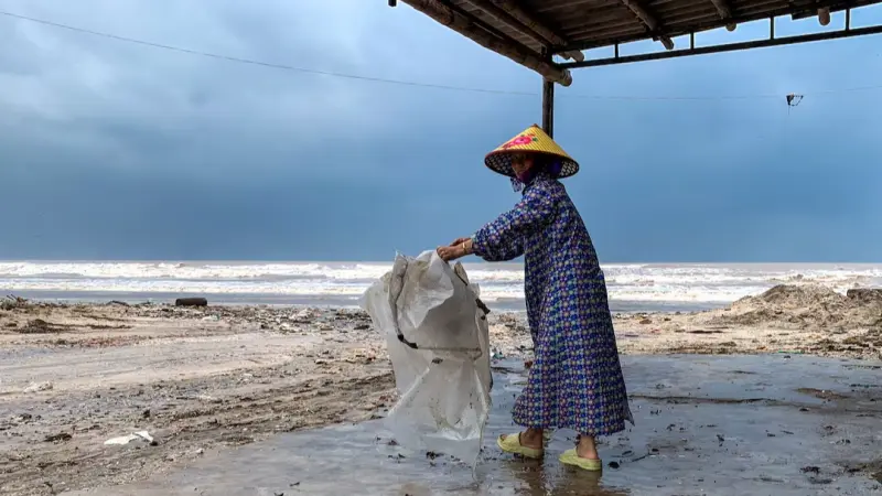 مع اقتراب إعصار بوالوي.. فيتنام تغلق المطارات وتجلي الآلاف