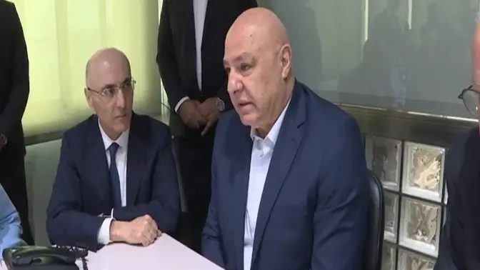 فيديو - الرئيس اللبناني يفاجئ إحدى المواطنات على الخط الساخن