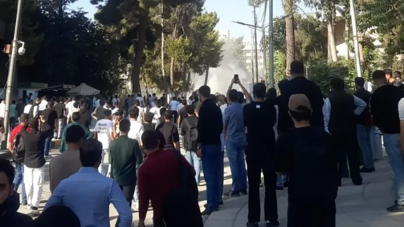 فيديو - للمرّة الثانية خلال أسبوع.. مشاجرة كبيرة في الجامعة الأردنية