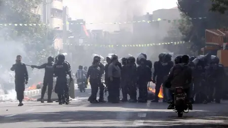 related_news_inside_blogsطعن شرطي إيراني خلال احتجاجات قرب طهران