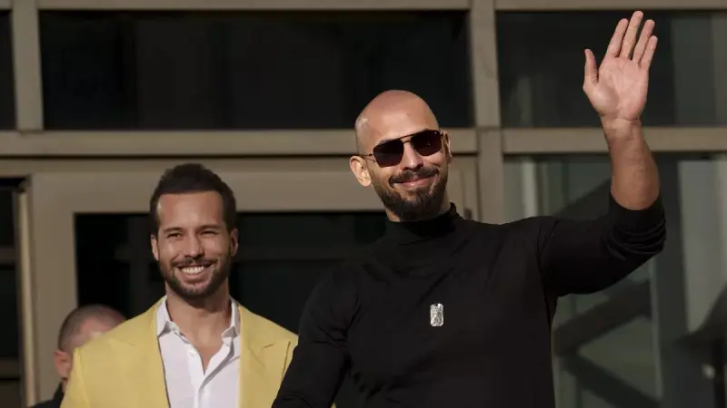 غادرا رومانيا بطائرة خاصة.. إلى أين توجّه أندرو تيت وشقيقه؟