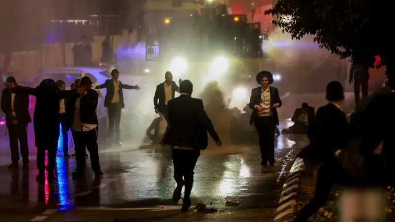 الحريديم يعتدون على عضو بالكنيست.. ونتانياهو يعلّق