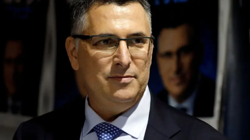 "أمر خطير ومشين".. ساعر يعتذر عن تدمير تمثال المسيح بجنوب لبنان