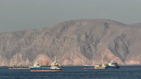 المشهد باختصار: ترامب: مضيق هرمز مفتوح.. ووفاة أمير قطر السابق