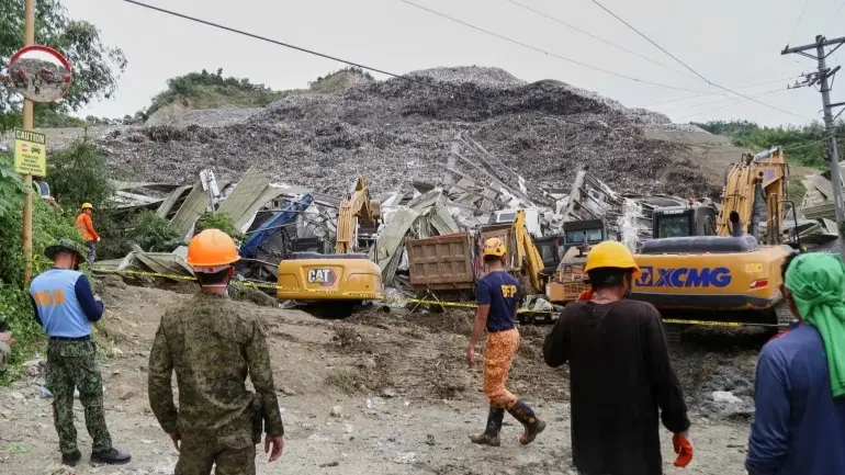 فيديو - عمال نظافة يُدفنون أحياء في الفلبين.. ما القصة؟