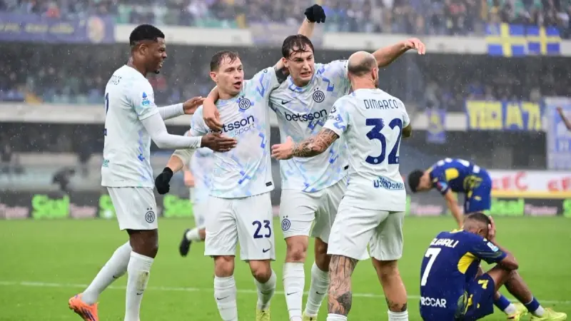 الدوري الإيطالي - إنتر يُشدد الخناق على نابولي بانتصار متأخر على فيرونا