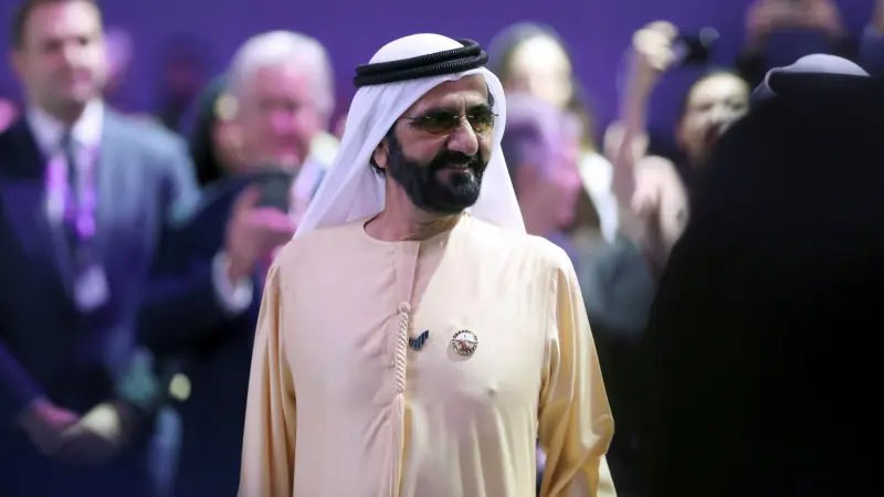 فيديو - "أنت تحب دبي.. ودبي تحبك".. محمد بن راشد يلتقي الطفل روجر شي