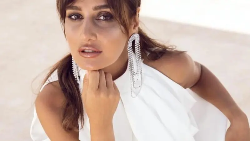 حلا شيحة تحتفل بعيد ميلادها.. ووالد بيلا حديد يعلّق