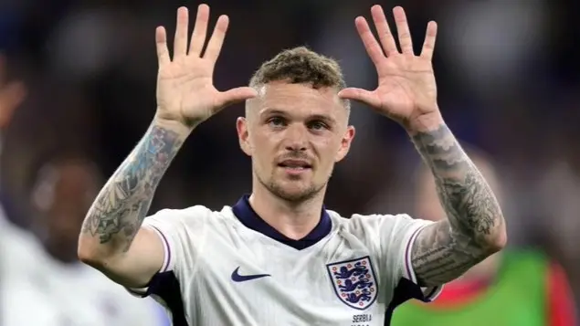 لاعب شهير يثير الجدل بشرب عصير المخللات.. ما فائدته؟