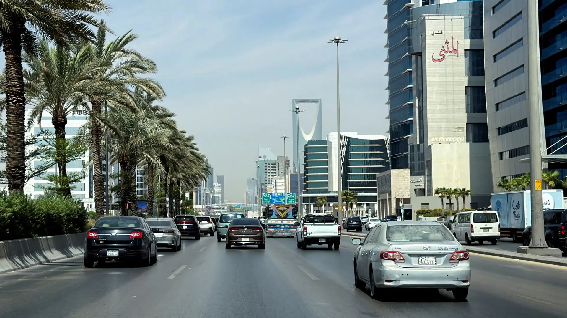 السعودية: اعتراض وإسقاط 3 طائرات مسيرة شمال الرياض (أ ف ب) السعودية: اعتراض وإسقاط 3 طائرات مسيرة شمال الرياض (أ ف ب)