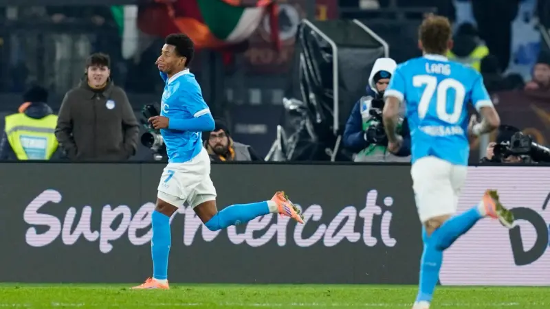 الدوري الإيطالي - نابولي يُسقط روما ويتقاسم الصدارة مع ميلان