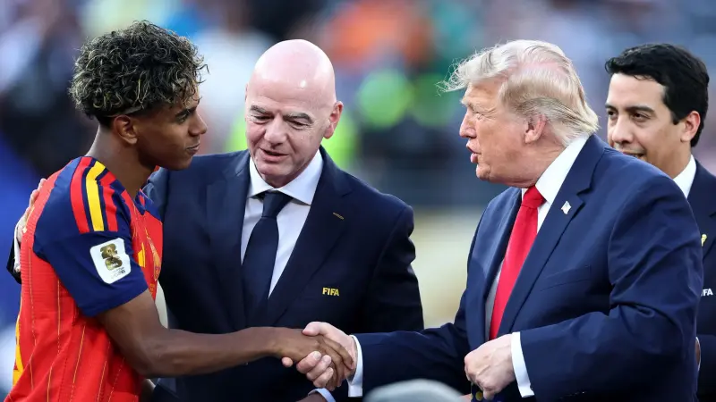 الكرة العالمية - خطط الفيفا الاستثمارية تفتح صراعا جديدا مع أوروبا حول النفوذ