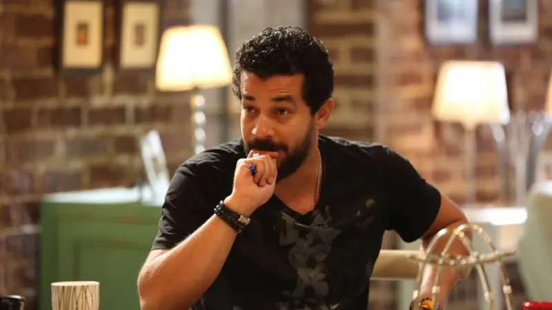 فيديو - شريف سلامة يتحدث عن مكالمة عادل إمام التي غيّرت مساره.. ماذا قال؟