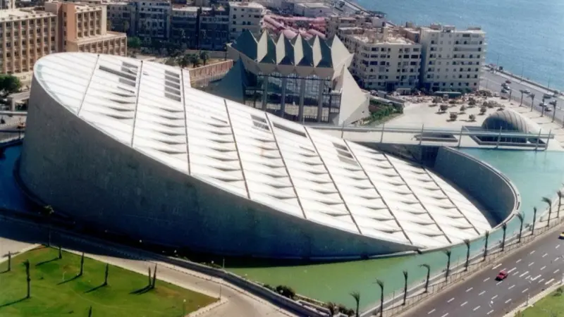 معرض مكتبة الإسكندرية للكتاب يحتفي بالمغربي محمد بن عيسى