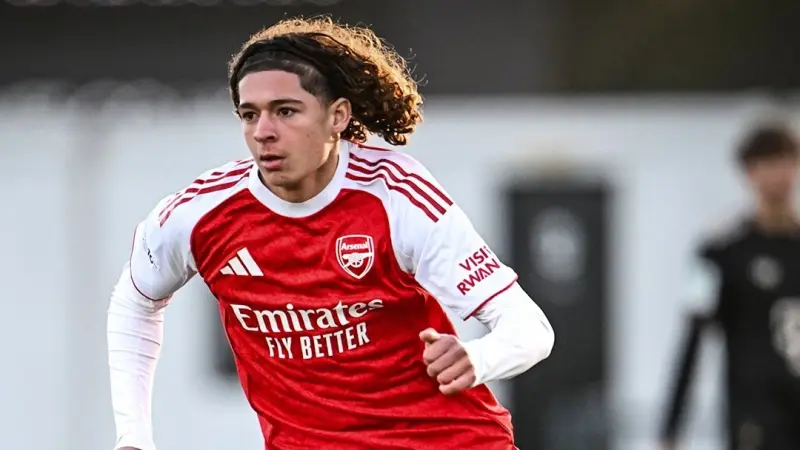 لويس مونوز.. جوهرة أرسنال يصبح أصغر لاعب في تاريخ دوري أبطال أوروبا للشباب