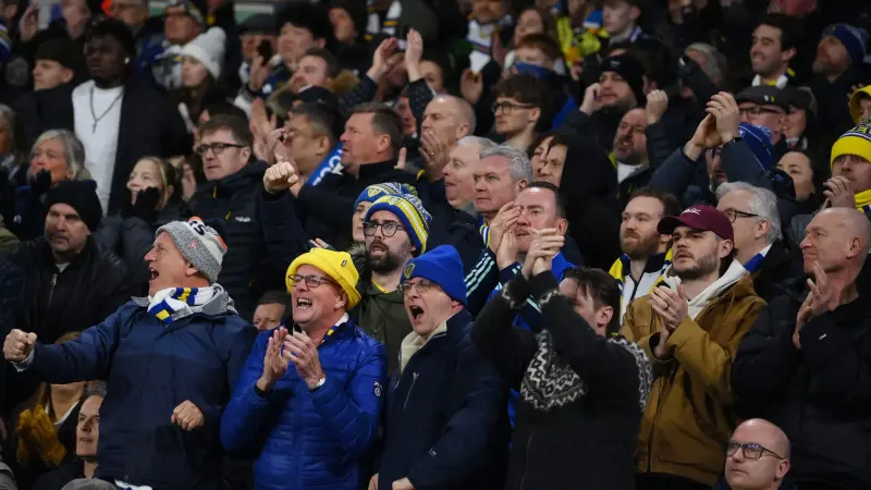 الدوري الإنجليزي - ليدز يدعو لاحترام توقف اللعب لإفطار الصائمين