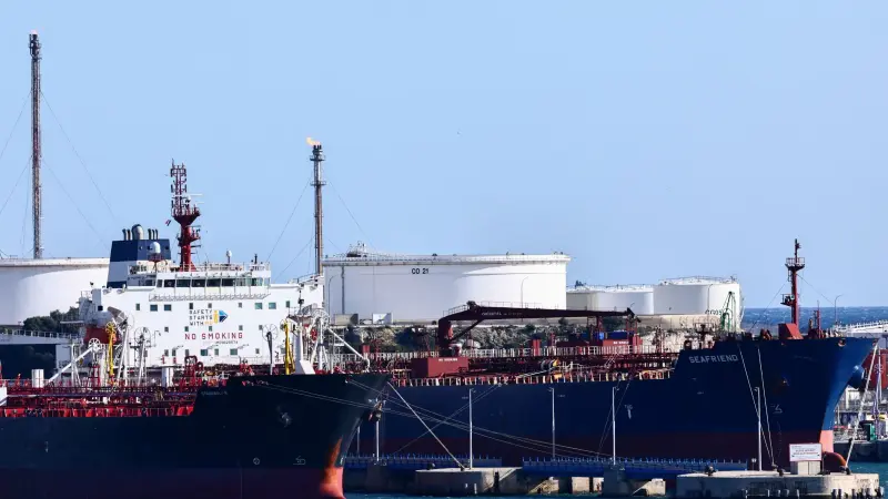 ارتفاع كبير في أسعار النفط مع استمرار إغلاق مضيق هرمز