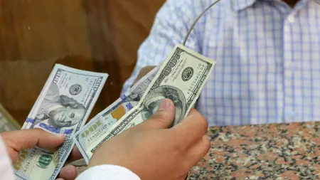 سعر الدولار مقابل الدينار الليبي في السوق السوداء اليوم الخميس 18/12/2025.. قفزة قوية وتدخل أمني