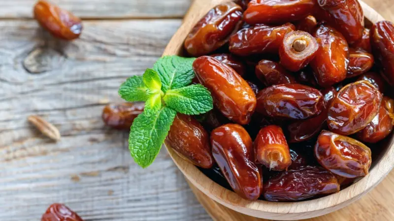 حسب أنواعه.. كم تبلغ نسبة السعرات الحرارية في التمر؟
