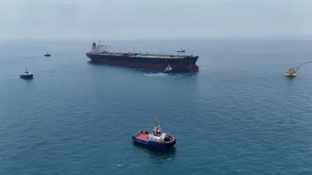 للمرة الأولى منذ 3 شهور.. ناقلة نفط تغادر الخليج إلى أوروبا
