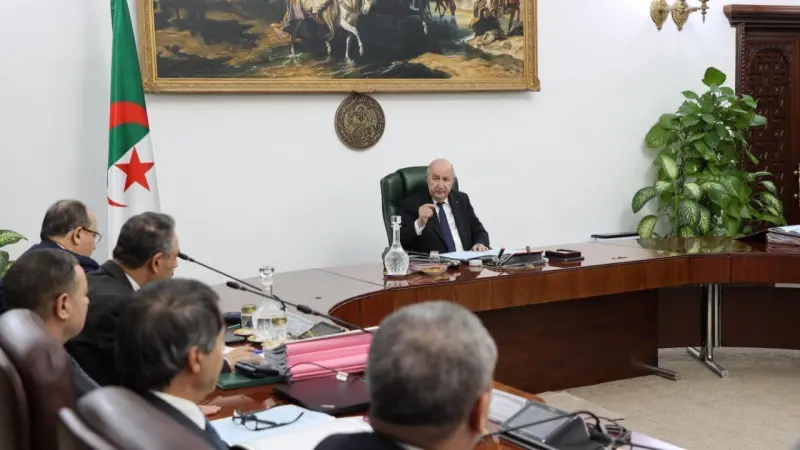 الرئيس الجزائري يؤجل التعديل التقني للدستور لمزيد من الدراسة