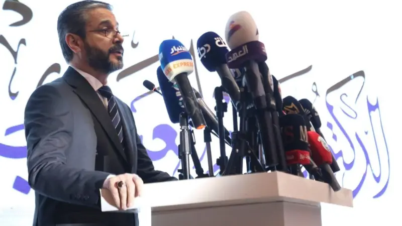 من هو نعيم العبودي؟ أعلن نهاية الأداء الورقي في العراق