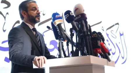 من هو نعيم العبودي؟ أعلن نهاية الأداء الورقي في العراق