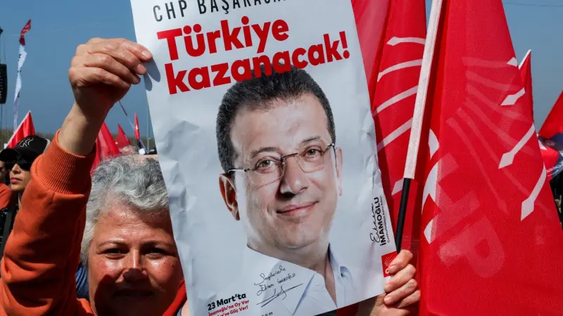 القضاء ينظر في قضية إغلاق حسابات إمام أوغلو على مواقع التواصل