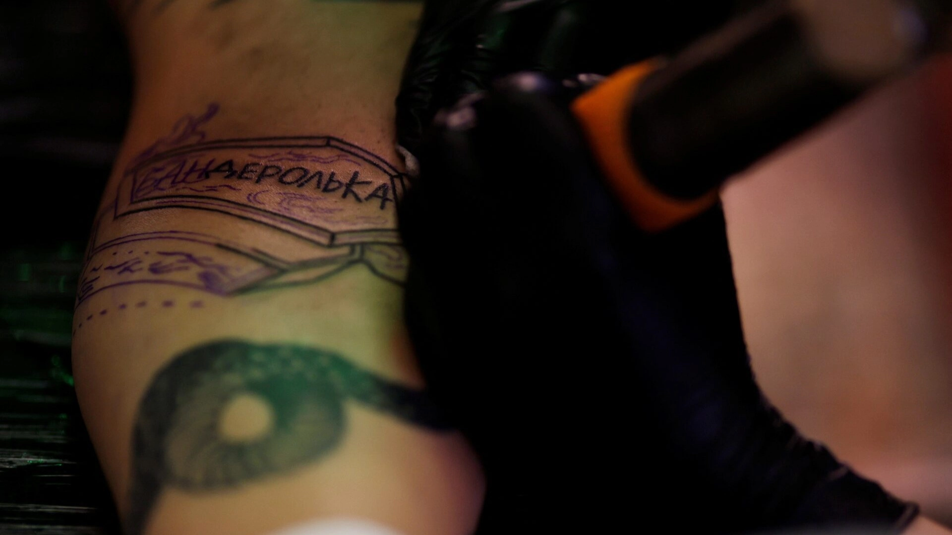 دراسة تحذر: الوشم قد يؤثر على الغدد اللمفاوية 